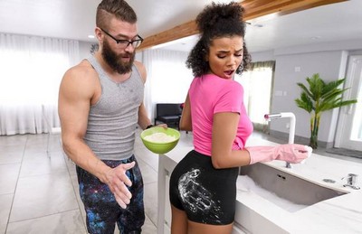 Давай представим, что отвлечение от мытья посуды привело к другим событиям.