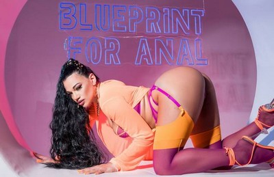 Талантливая девушка всегда приготавливалась к анальному сексу.