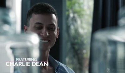 Жебчик нежно очищает горло и интимную область цыпочки.