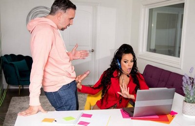 Мальчик открыл ширинку и занялся оральным сексом с соседкой.